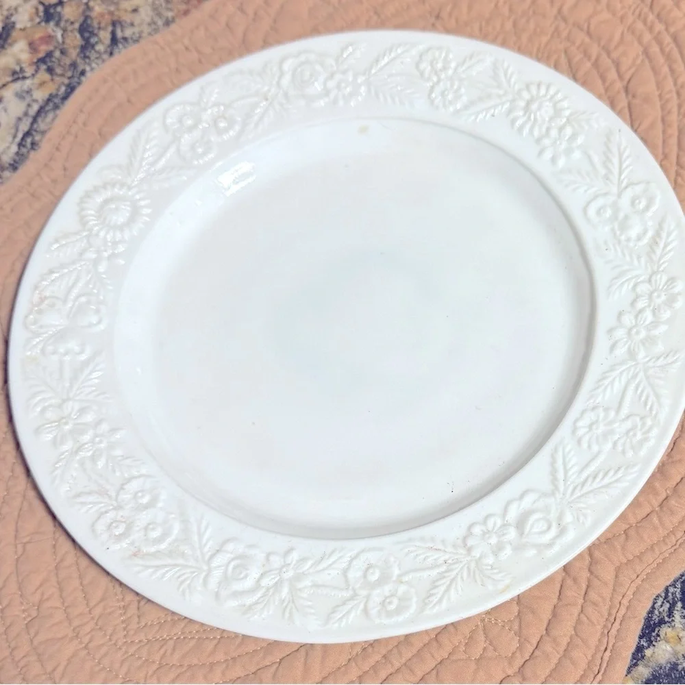 Vintage Anchor Hocking Vitrock White Floral Embossed Dinner Plate